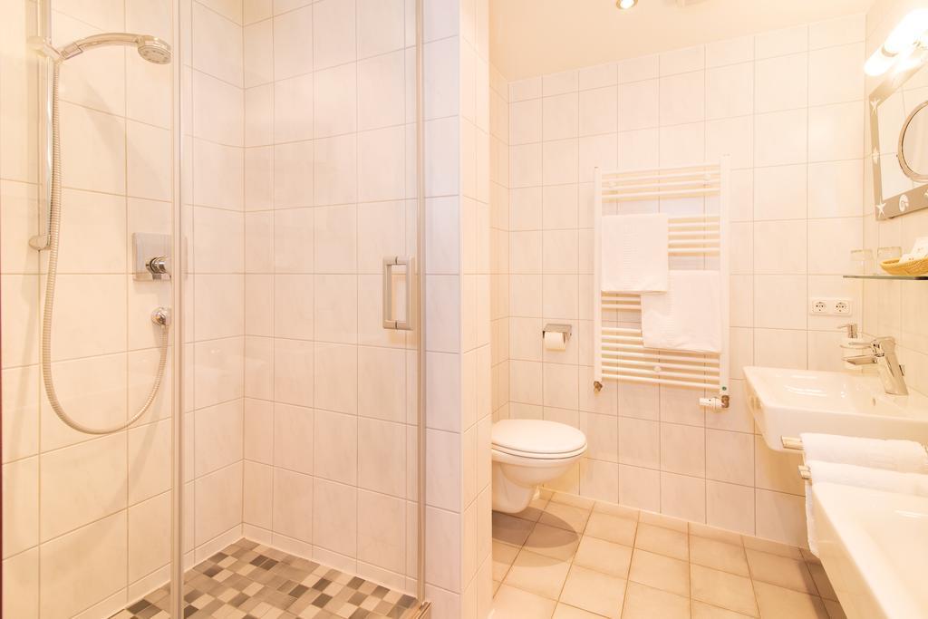 Hotel Sascha's Kachelofen Oberstdorf Zimmer foto